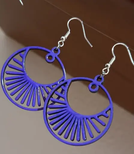 Orecchi blu chiaro
